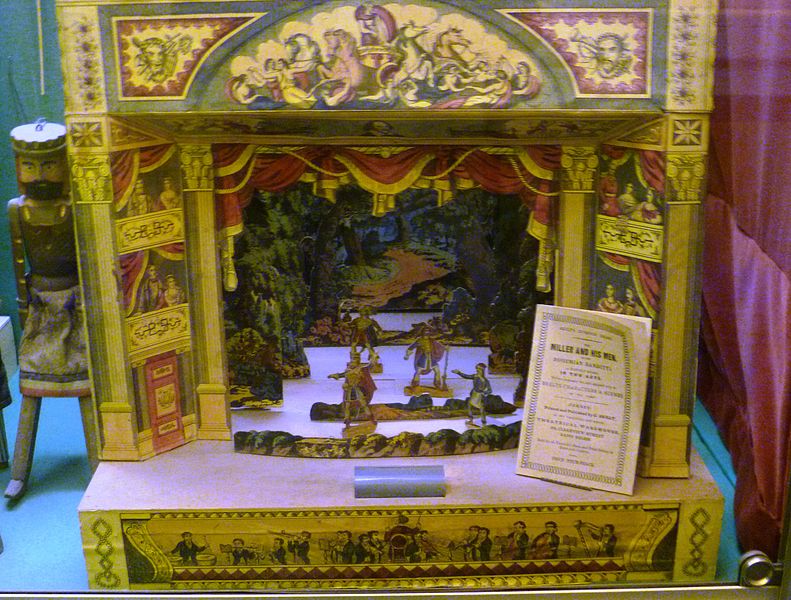 791px-Toy_theatre_(c.1845-50),_Edinburgh_Museum_of_Childhood